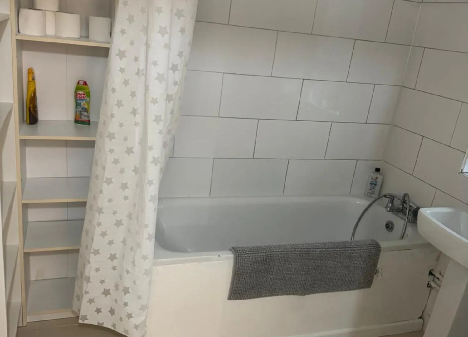 One Bedroom Apartment In Tower Bridge Road London